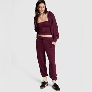 NWT- PINK Victoria’s Secret Ivy Fleece Campus Relaxed Fit Sweatpants- Size Small